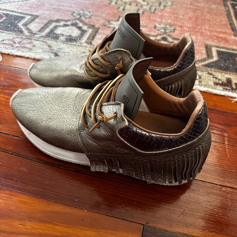 Ease Ut Esse shoes